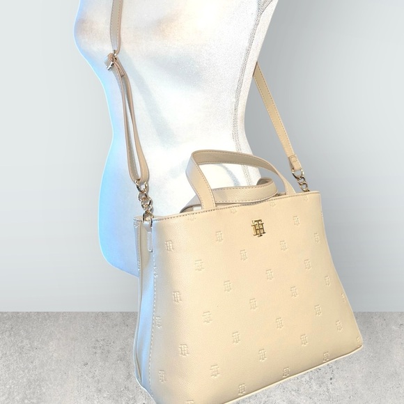 Tommy Hilfiger Tan Crossbody Bag with Classic Design - Picture 4 of 6